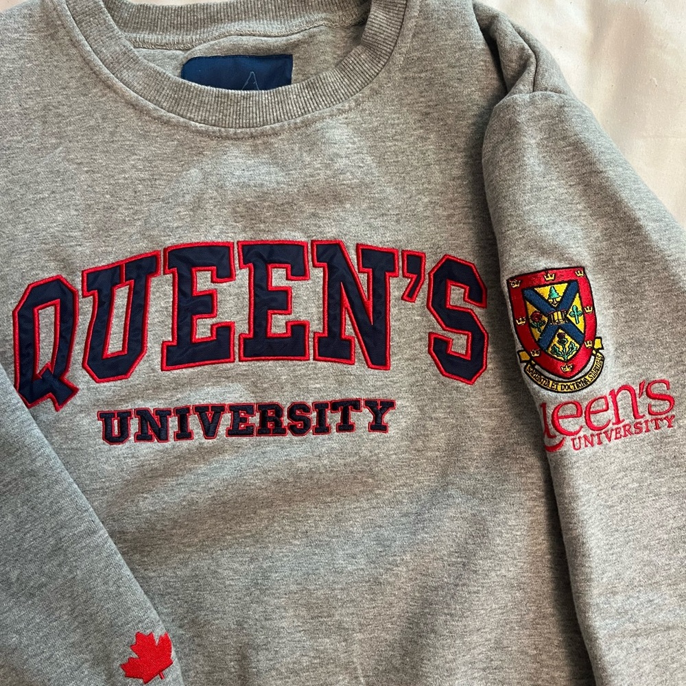 UNIVERSITY HOODIE